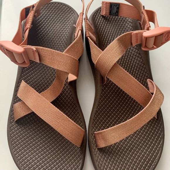 womens rose gold chacos